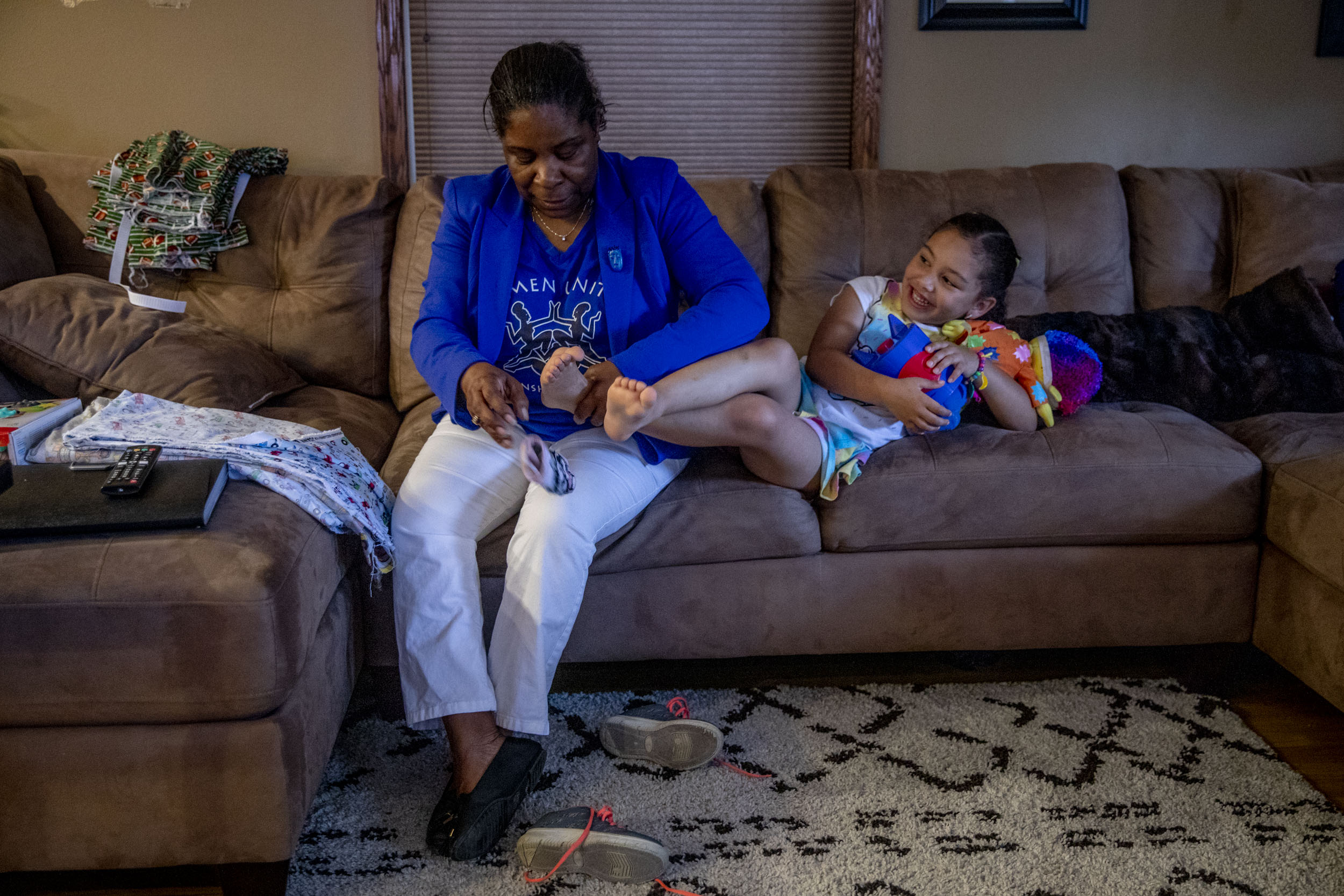 Alesia takes off Aleiyah's shoes