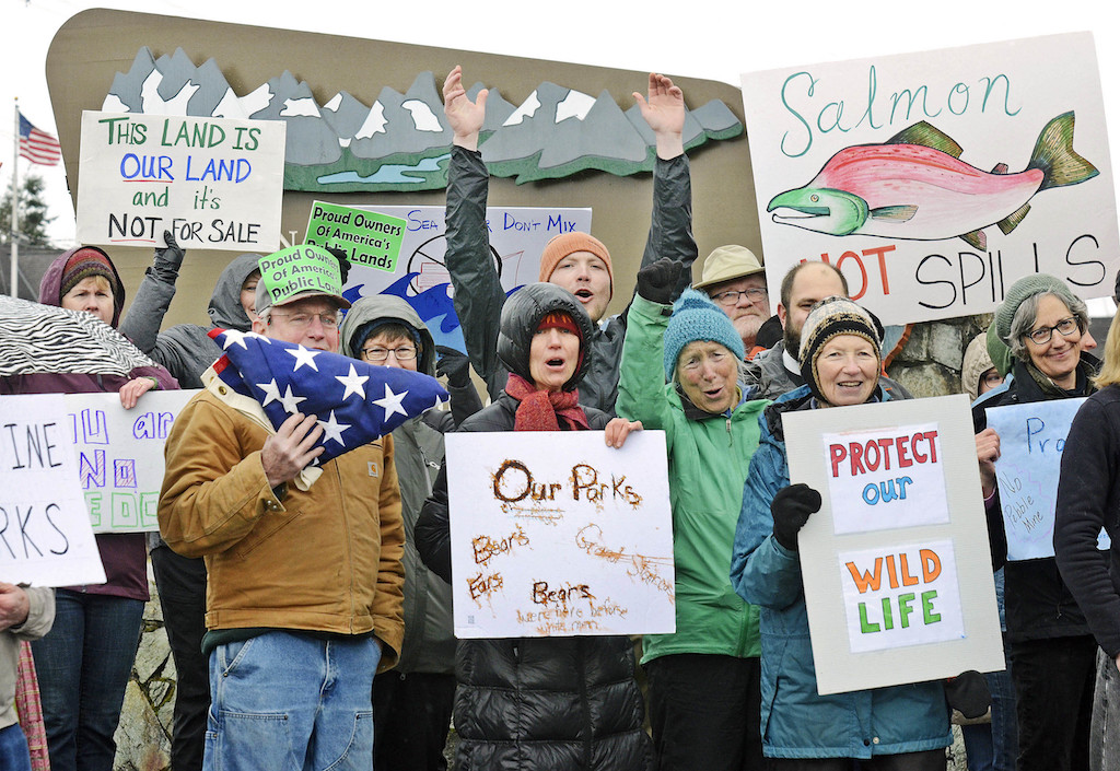 Protesters concerned about Ryan Zinke's policies as Secretary of the Interior cheered his decision to move forward on planning for grizzly bears in the North Cascades.