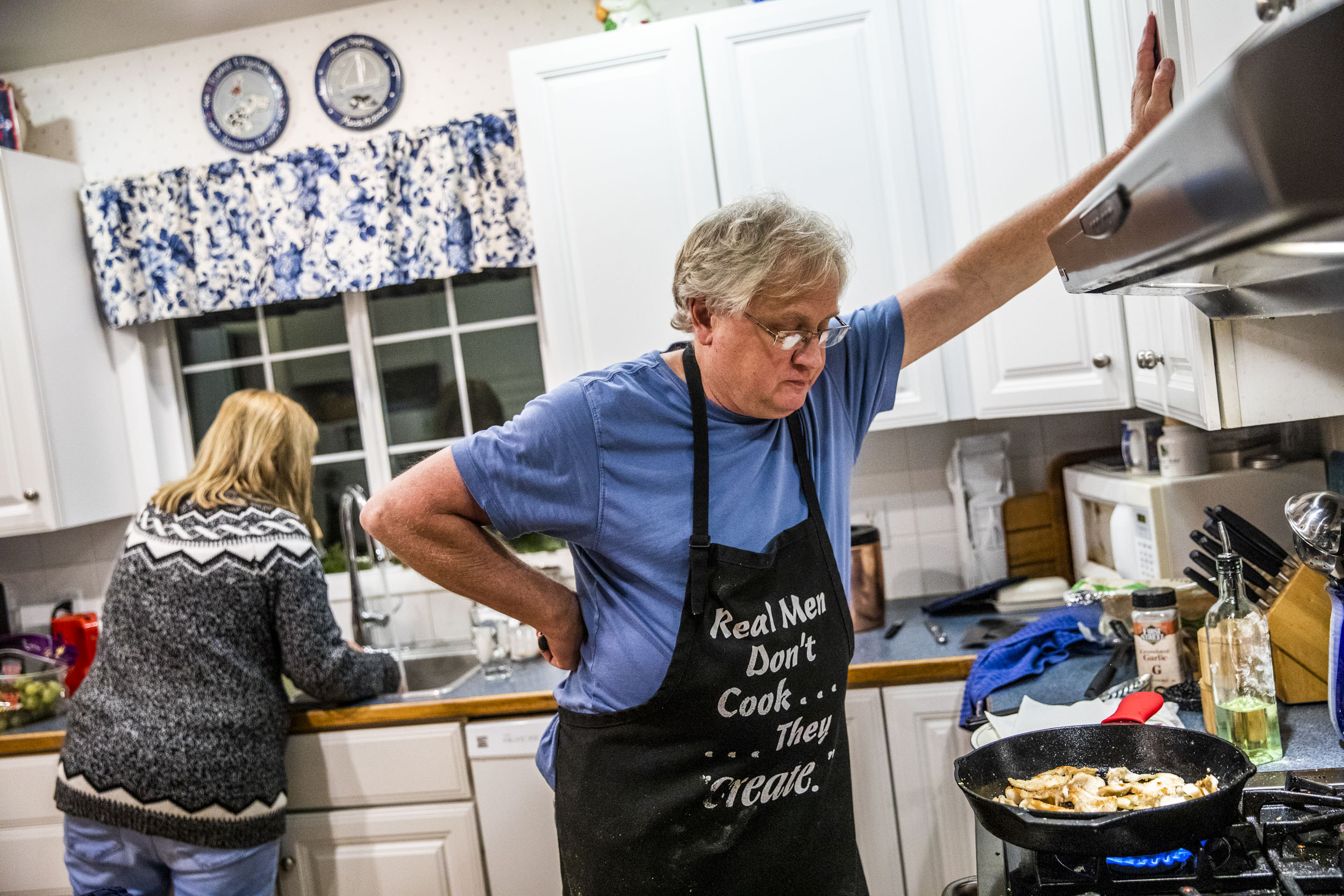 WDFW Coastal Shellfish Manager Dan Ayres fries fresh razor clams in his Montesano home.