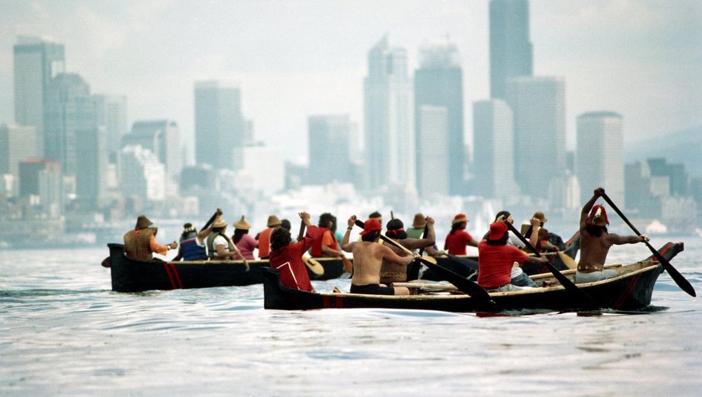 photo of Quileute canoers paddling to Seattle