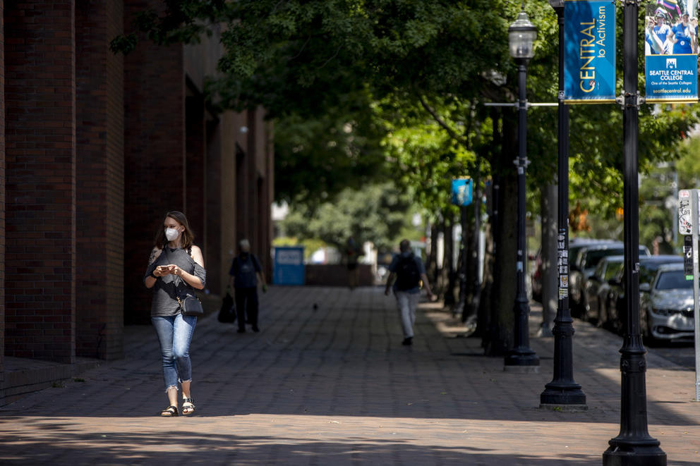 Side walk on Broadway, near Seattle Central Community College