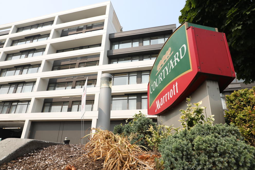 Exterior facade of Courtyard by Marriott Seattle Downtown in Seattle’s South Lake Union neighborhood, Aug. 14, 2018. (Photo by Matt M. McKnight/Crosscut)