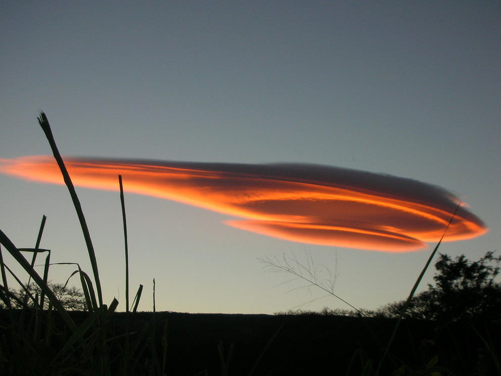 Flying saucer cloud