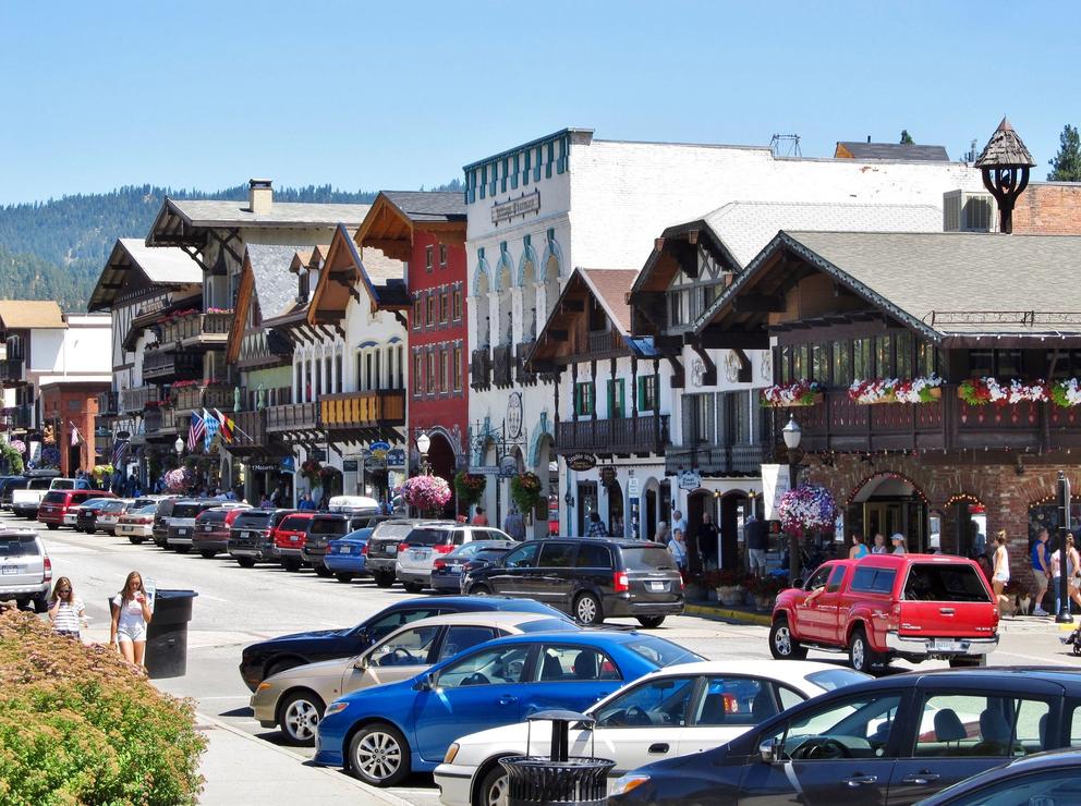 Leavenworth street scene