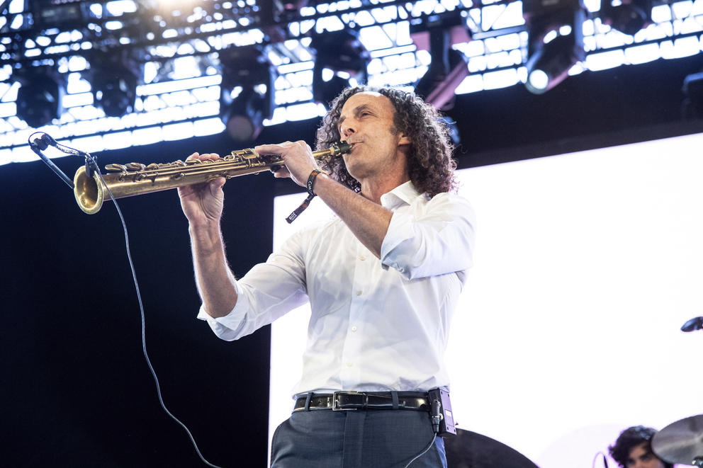 Kenny G playing saxophone