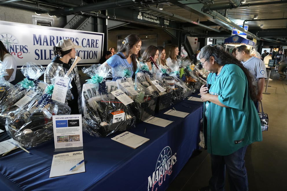 Mariners fans look at baskets