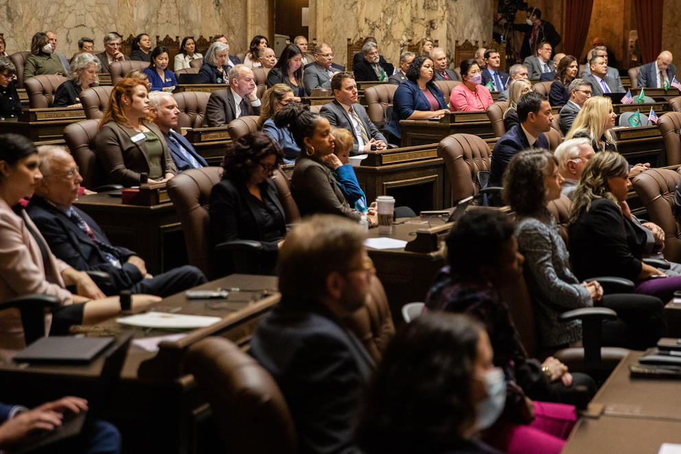 A picture of Washington state lawmakers gathered in the House chambers.