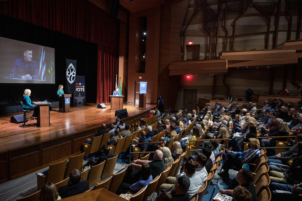 the crowd at the Secretary of State debate