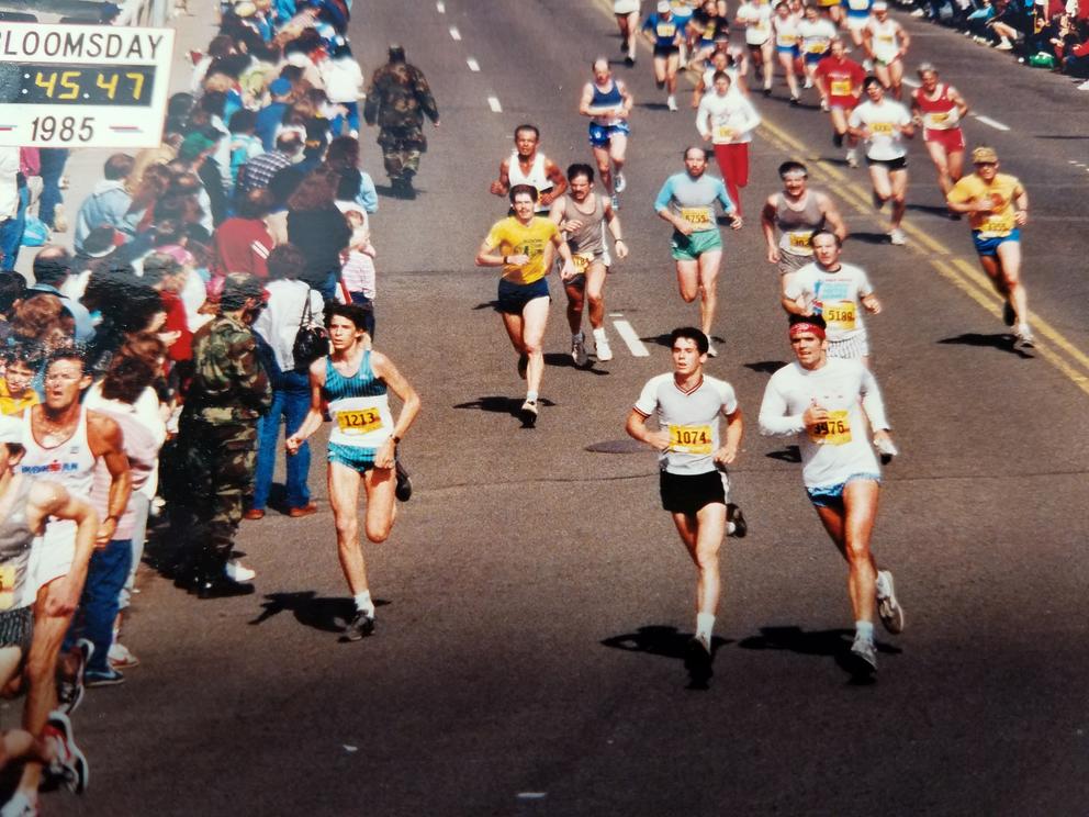 Group of runners heading toward the finish line at the 1985 Bloomsday race 