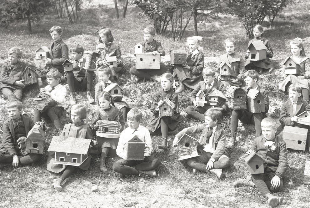 Students with birdhouses in Queen Anne in 1905